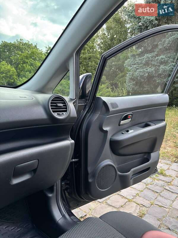 Мінівен Kia Carens 2006 в Житомирі