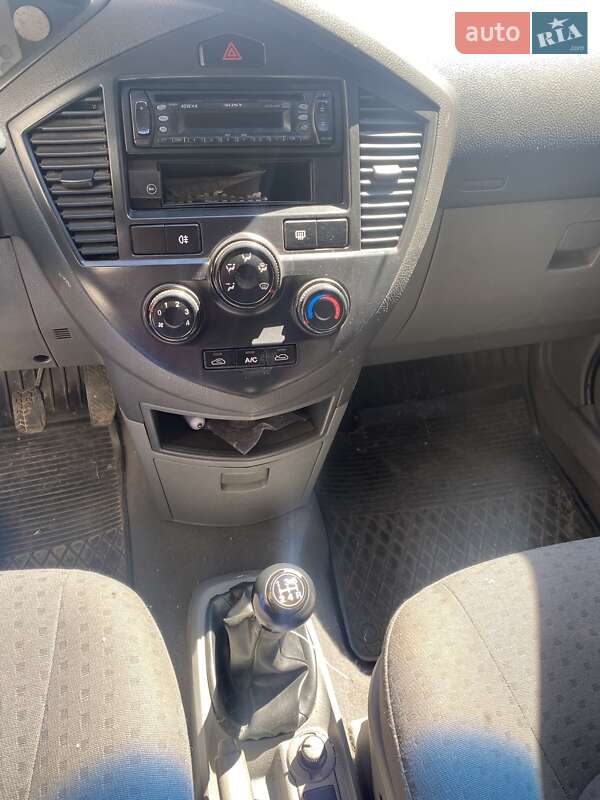 Минивэн Kia Carens 2004 в Львове