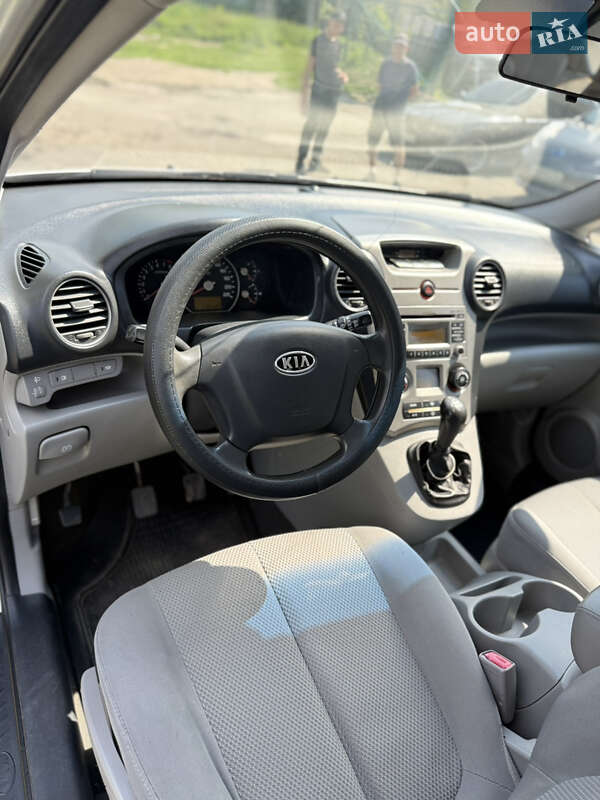 Минивэн Kia Carens 2008 в Сумах