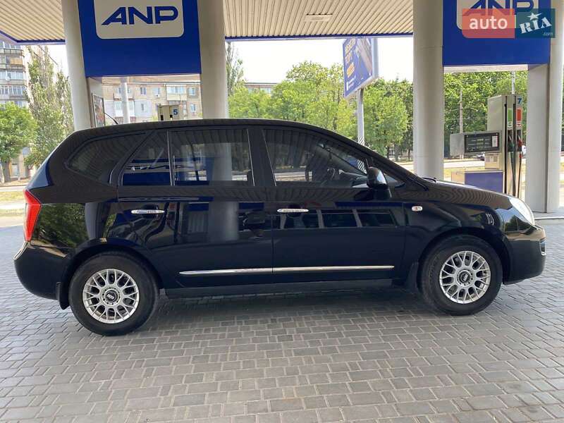 Минивэн Kia Carens 2007 в Николаеве