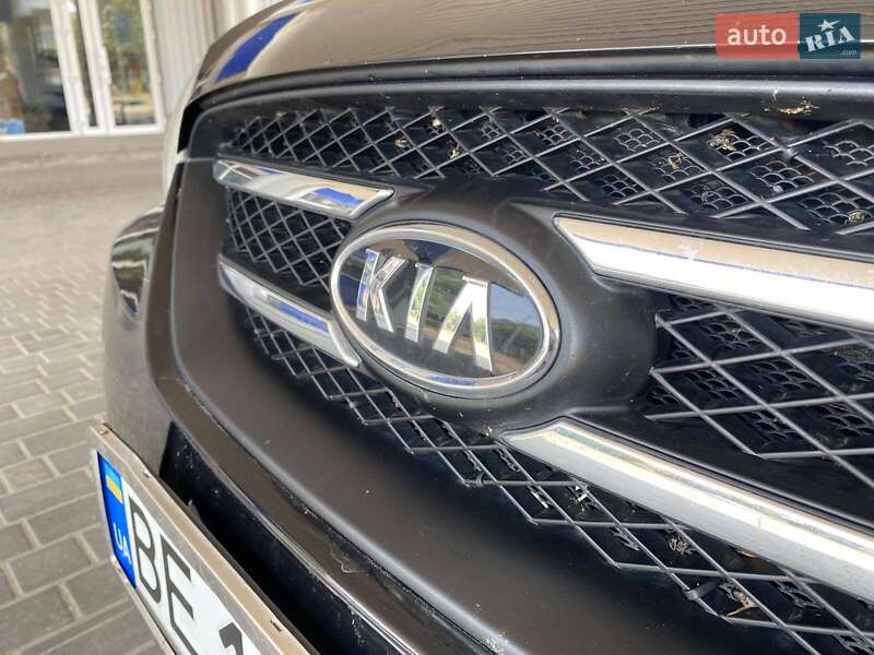 Минивэн Kia Carens 2007 в Николаеве