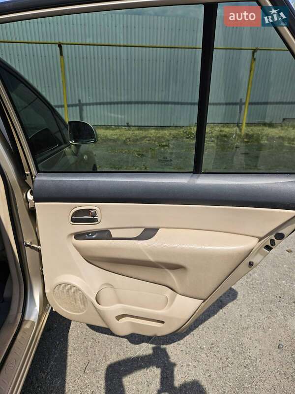 Мінівен Kia Carens 2007 в Корсунь-Шевченківському