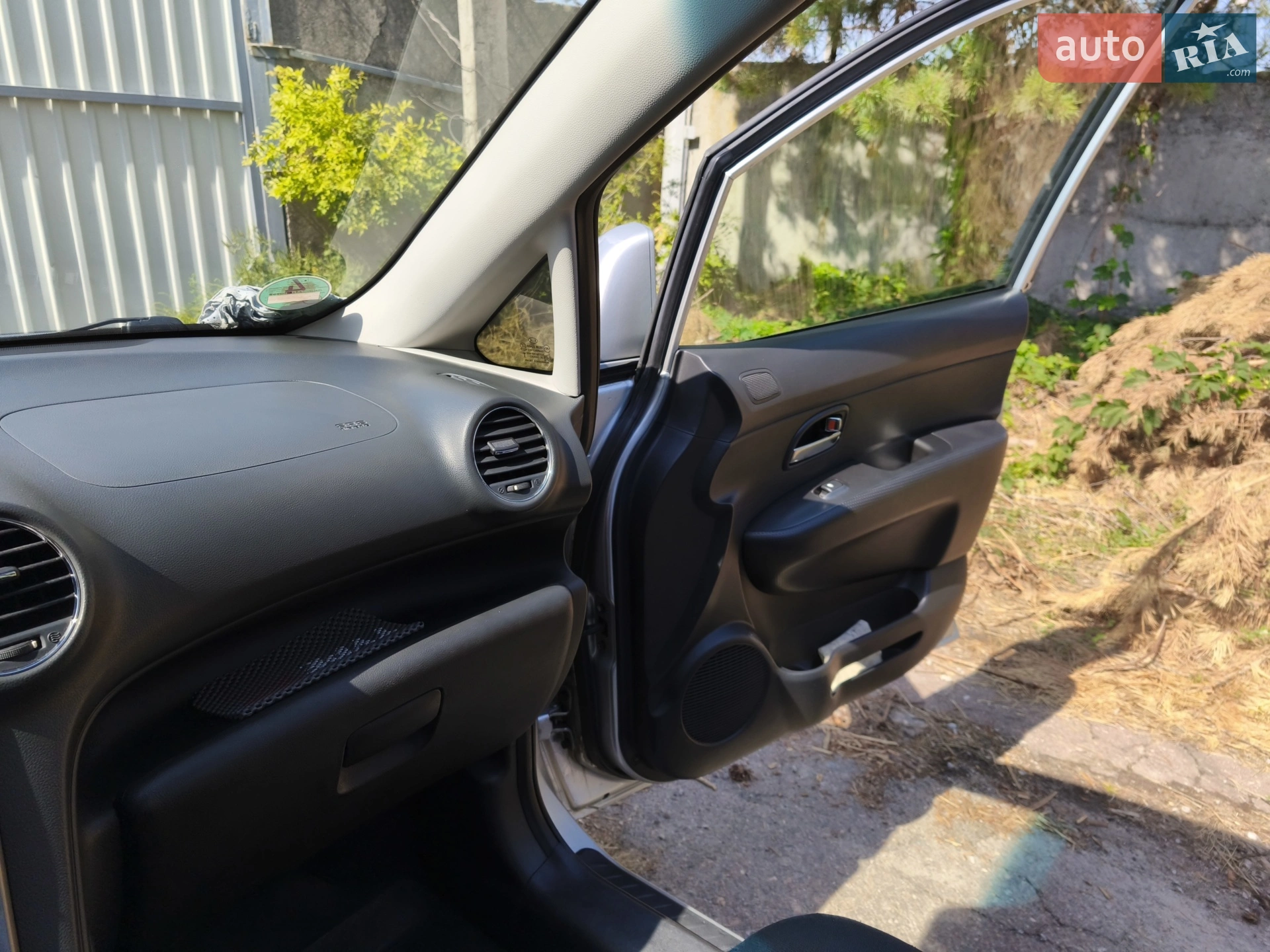 2011 Kia Carens - мініатюра 2
