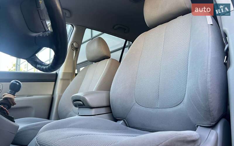 Минивэн Kia Carens 2009 в Ивано-Франковске