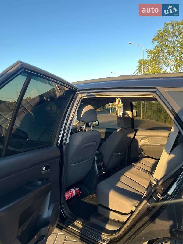 Мінівен Kia Carens 2006 в Дніпрі