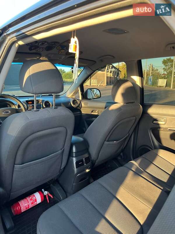 Мінівен Kia Carens 2006 в Дніпрі