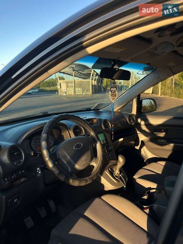 Мінівен Kia Carens 2006 в Дніпрі