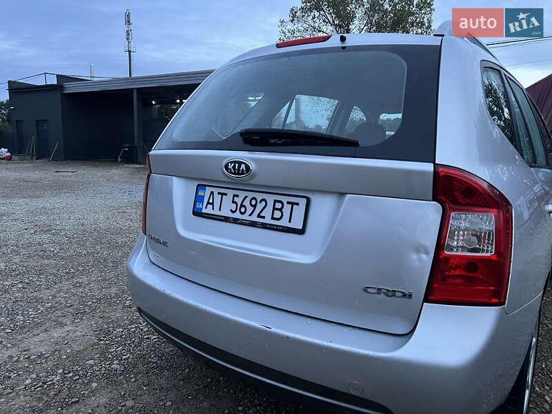 Мікровен Kia Carens 2011 в Калуші фото 7 Мікровен Kia Carens 2011 в Калуші