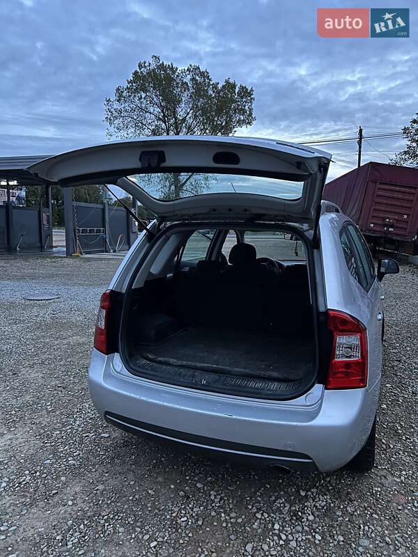 Мікровен Kia Carens 2011 в Калуші фото 15 Мікровен Kia Carens 2011 в Калуші