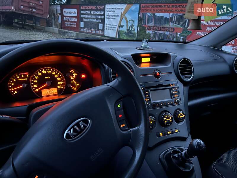 Мікровен Kia Carens 2011 в Калуші фото 19 Мікровен Kia Carens 2011 в Калуші