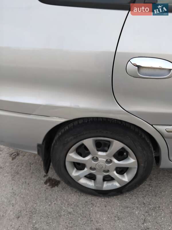 Мінівен Kia Carens 2006 в Рівному