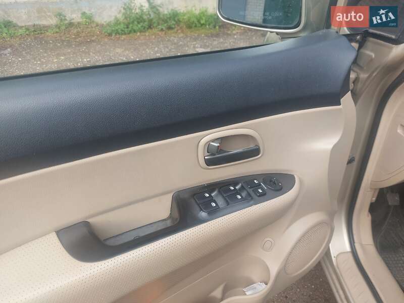 Минивэн Kia Carens 2007 в Житомире