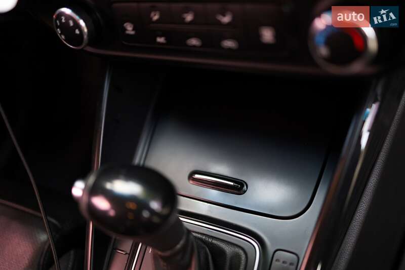 Микровэн Kia Carens 2017 в Киеве фото 18 Микровэн Kia Carens 2017 в Киеве