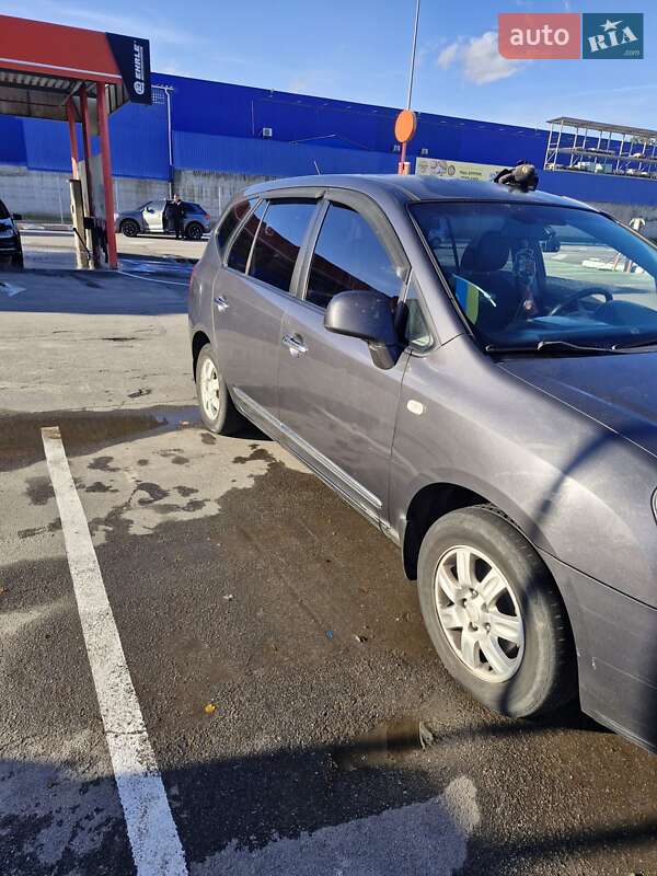 Минивэн Kia Carens 2008 в Виннице