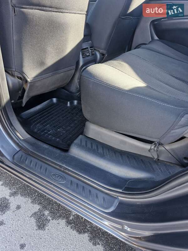 Минивэн Kia Carens 2008 в Виннице