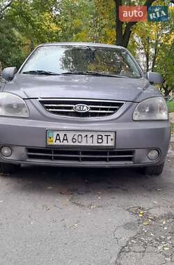 Минивэн Kia Carens 2003 в Киеве