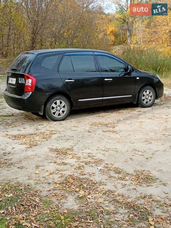 Минивэн Kia Carens 2008 в Полтаве