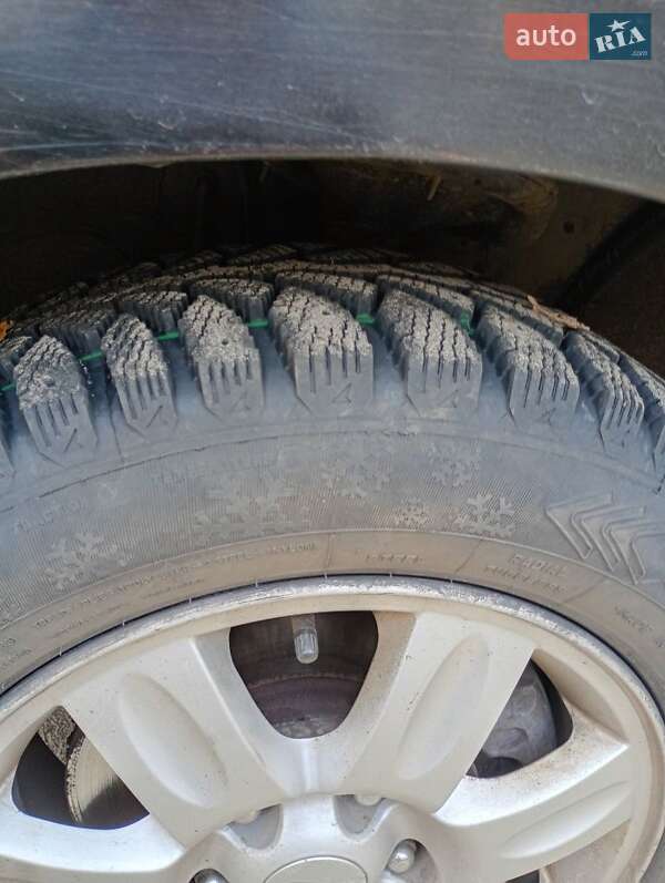 Минивэн Kia Carens 2008 в Полтаве