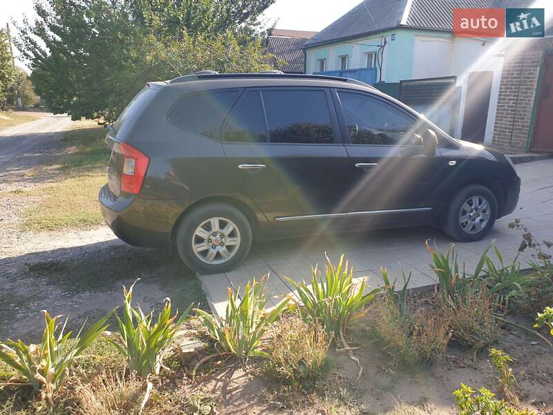 Мінівен Kia Carens 2008 в Краматорську