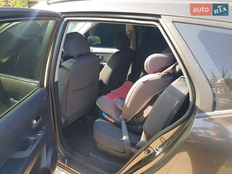 Мінівен Kia Carens 2008 в Краматорську