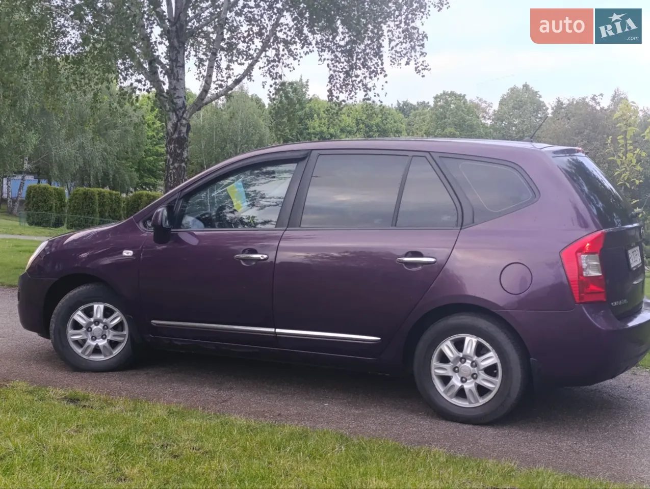 офіційний, куплений в салоні в 2009році, 7 місць, звичайний простий автомат айсін, все працює, гарний стан, 1 власник з салону, власник по техпаспорту