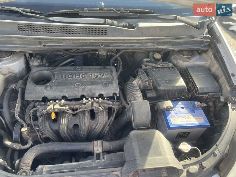 Мінівен Kia Carens 2008 в Рівному