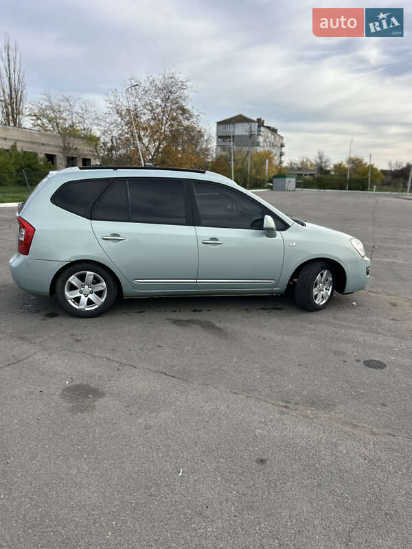 Минивэн Kia Carens 2007 в Новой Одессе