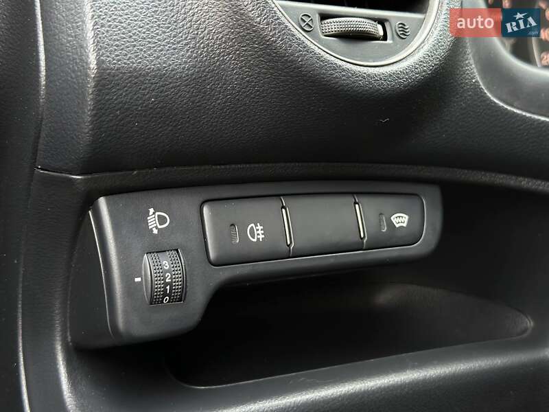 Мінівен Kia Carens 2008 в Києві