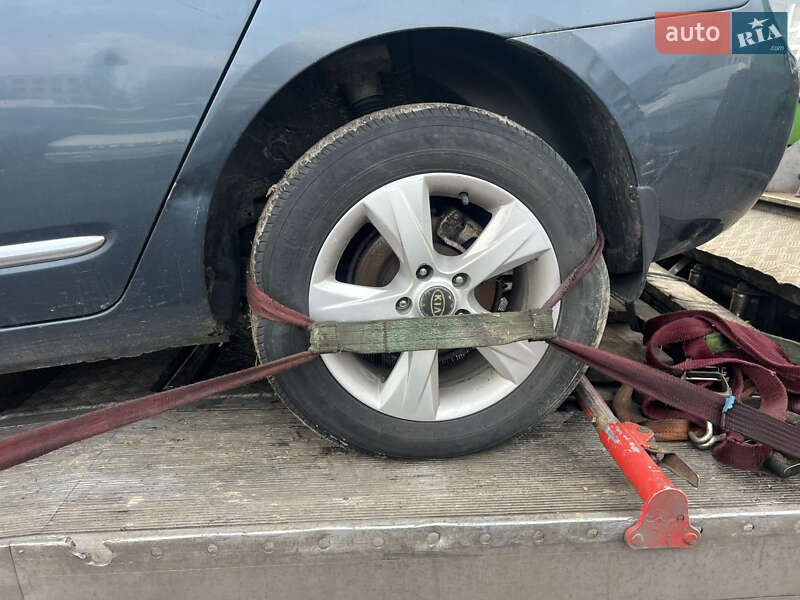 Мінівен Kia Carens 2008 в Житомирі