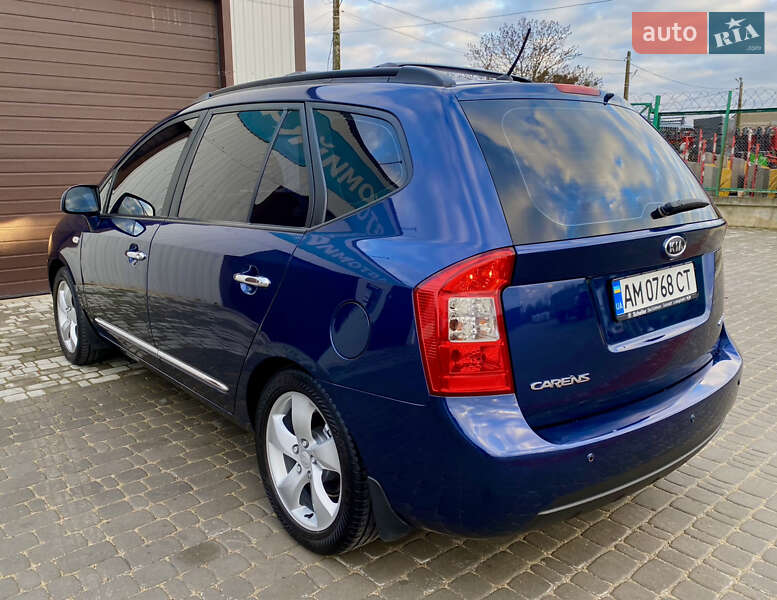 Минивэн Kia Carens 2008 в Житомире