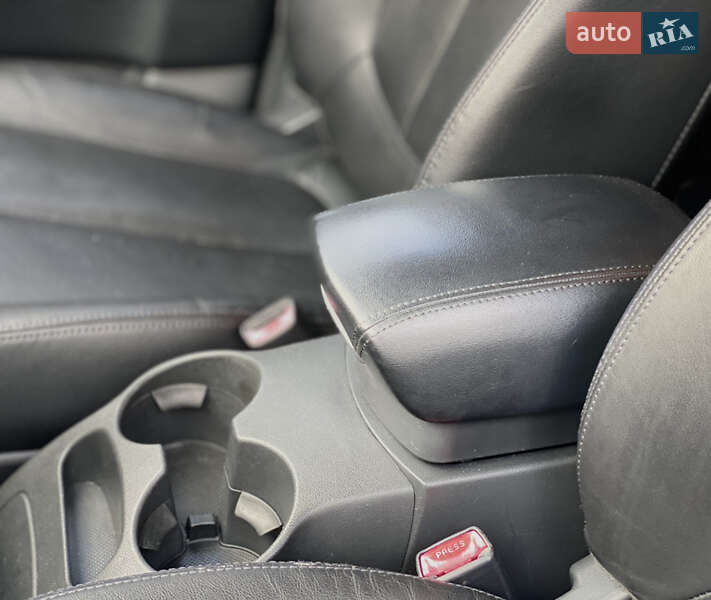 Минивэн Kia Carens 2008 в Житомире