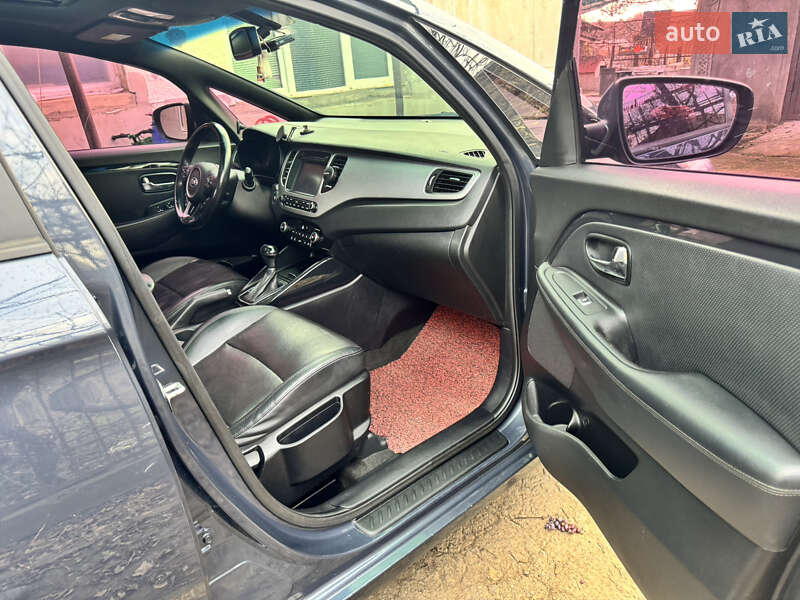 Микровэн Kia Carens 2013 в Фонтанке