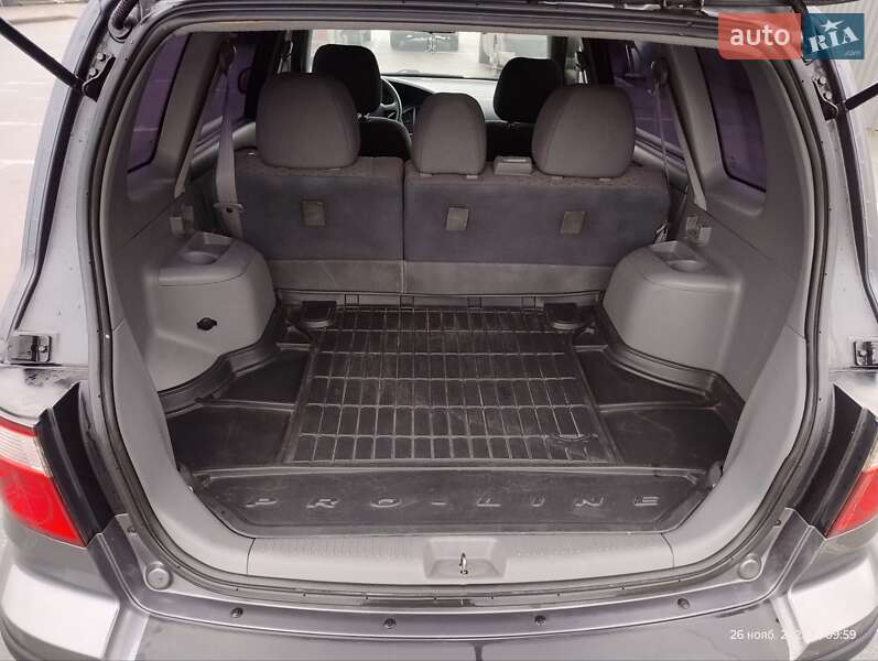 Минивэн Kia Carens 2006 в Киеве