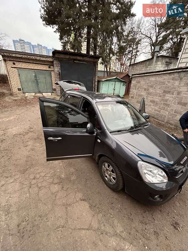 Мінівен Kia Carens 2008 в Києві
