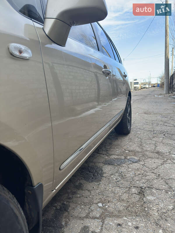 Минивэн Kia Carens 2008 в Краматорске