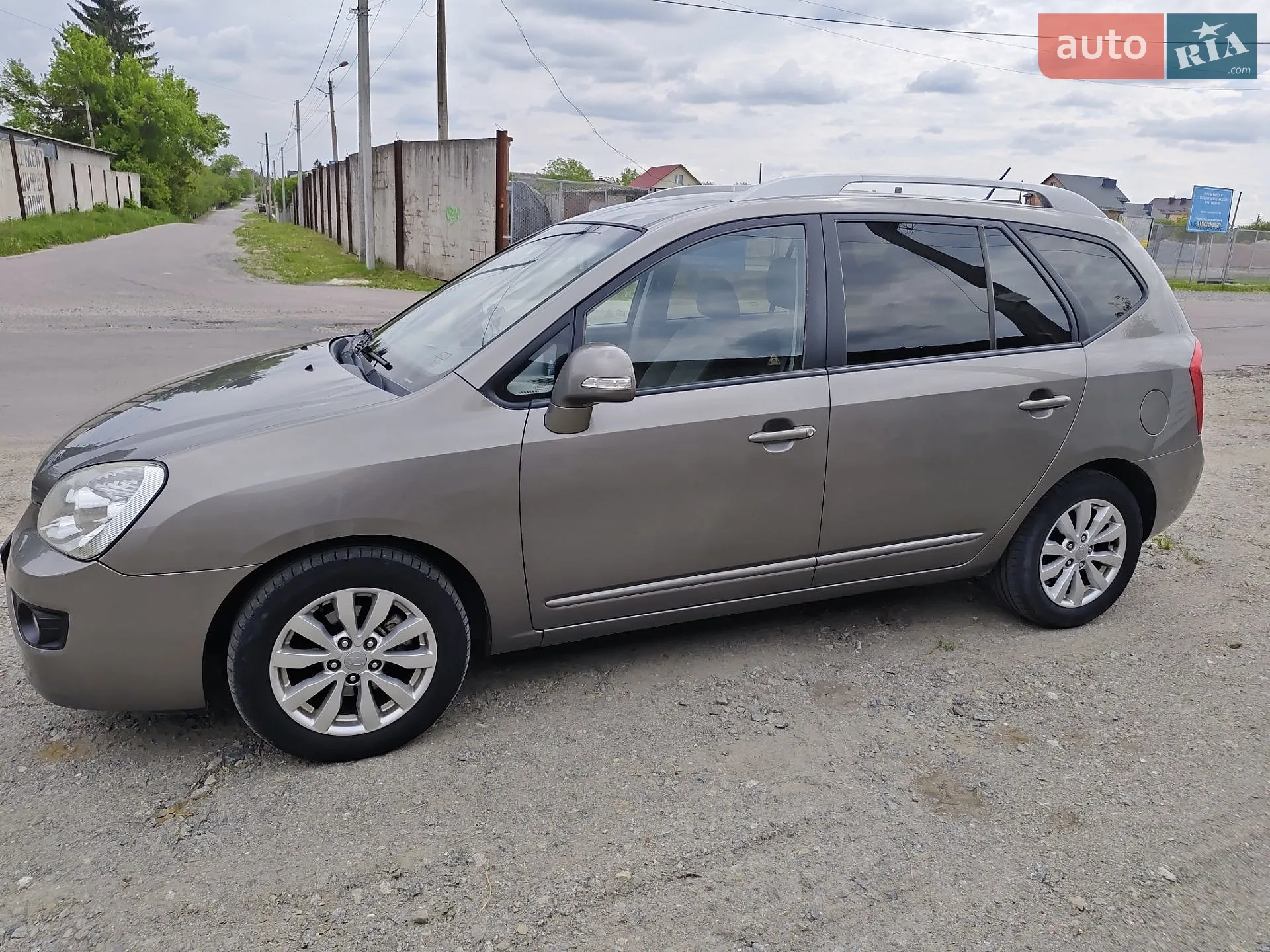 2011 Kia Carens - мініатюра 2