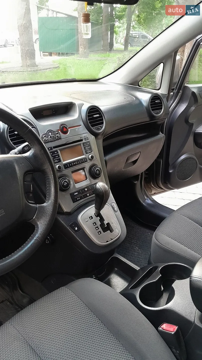 2010 Kia Carens - мініатюра 11