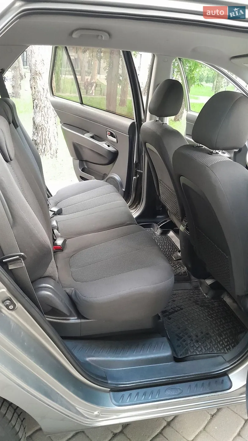 2010 Kia Carens - мініатюра 21