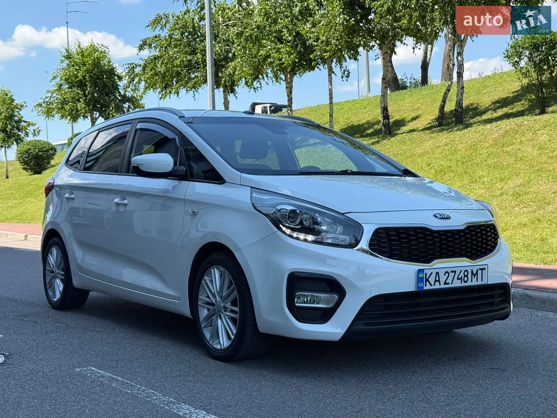 2017 Kia Carens - фото 1