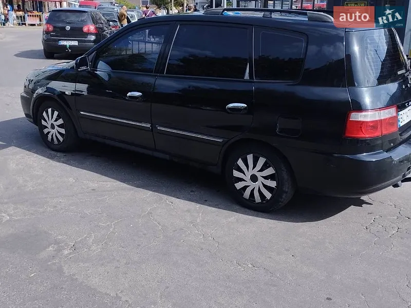 Kia Carens