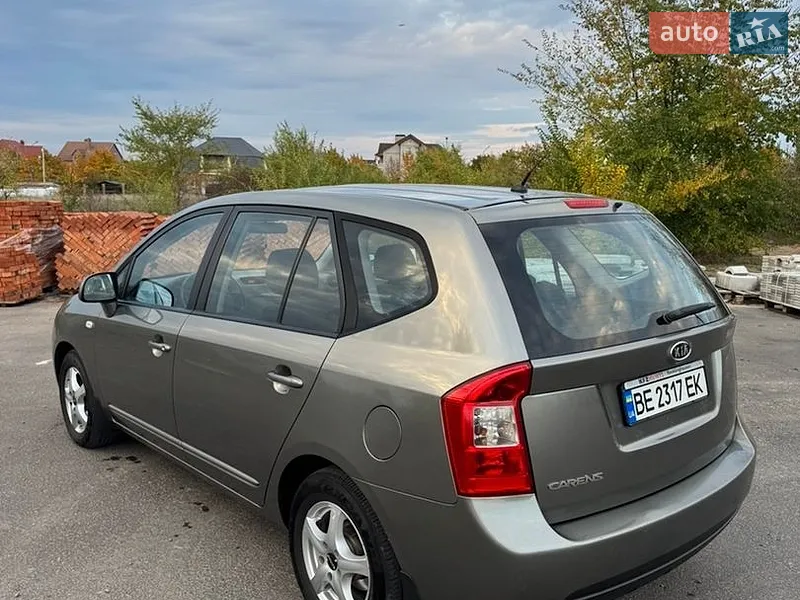 Kia Carens