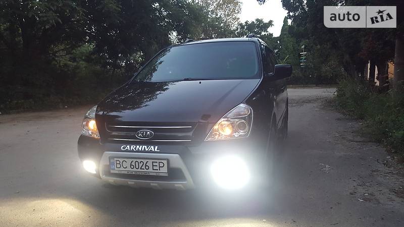 Минивэн Kia Carnival 2008 в Львове