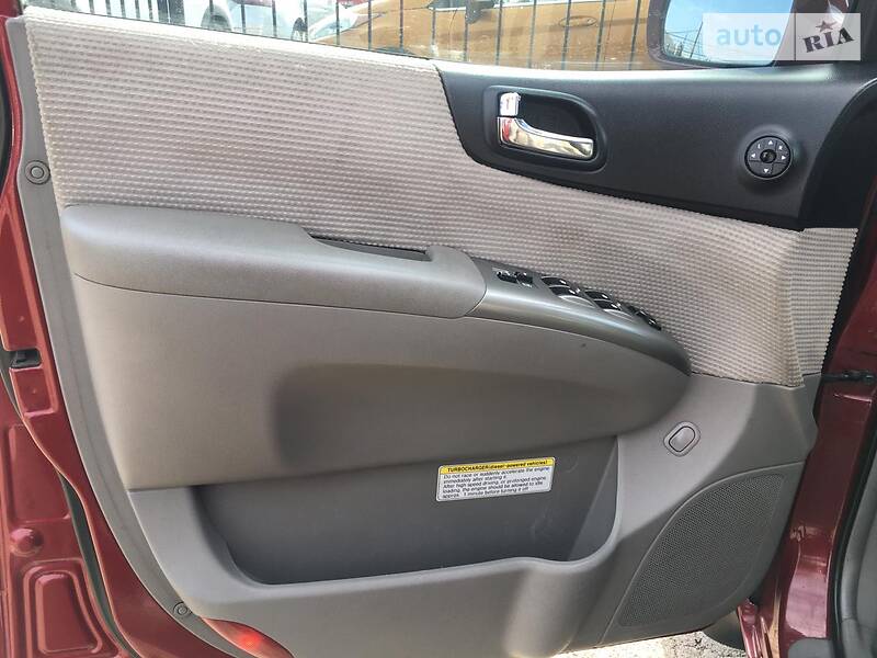 Мінівен Kia Carnival 2006 в Миколаєві