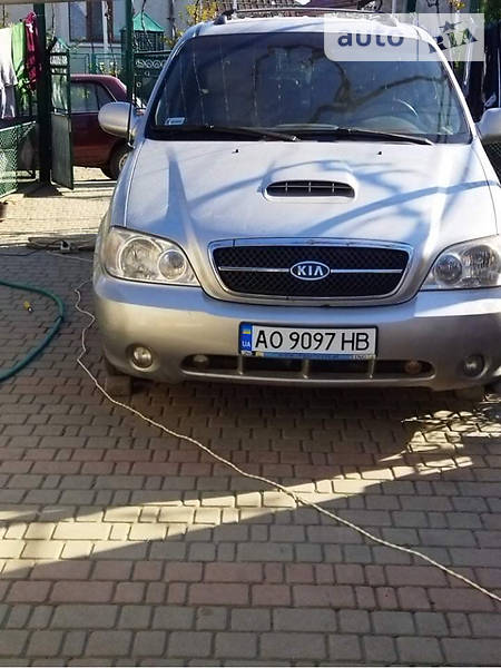 Минивэн Kia Carnival 2003 в Иршаве