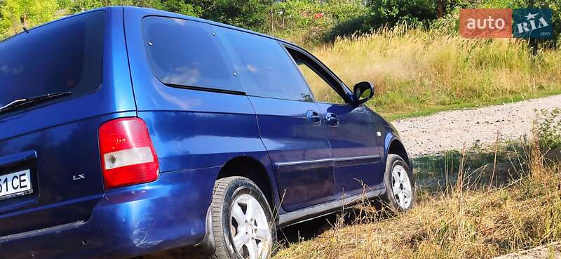 Минивэн Kia Carnival 2004 в Ужгороде