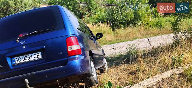 Минивэн Kia Carnival 2004 в Ужгороде