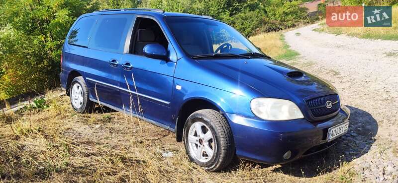 Минивэн Kia Carnival 2004 в Ужгороде