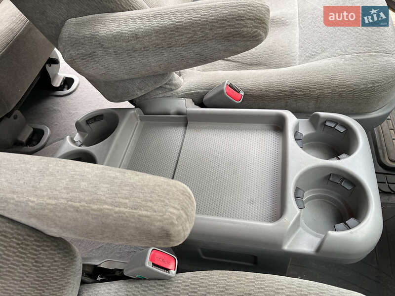 Мінівен Kia Carnival 2003 в Бучі