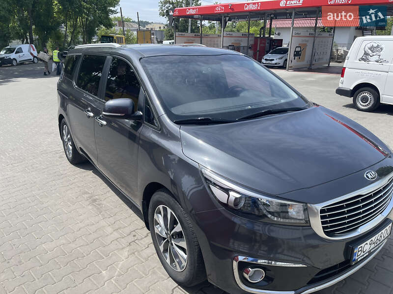 Минивэн Kia Carnival 2015 в Львове