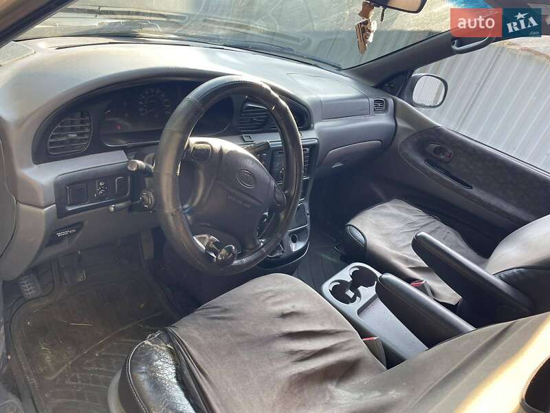 Минивэн Kia Carnival 1999 в Львове